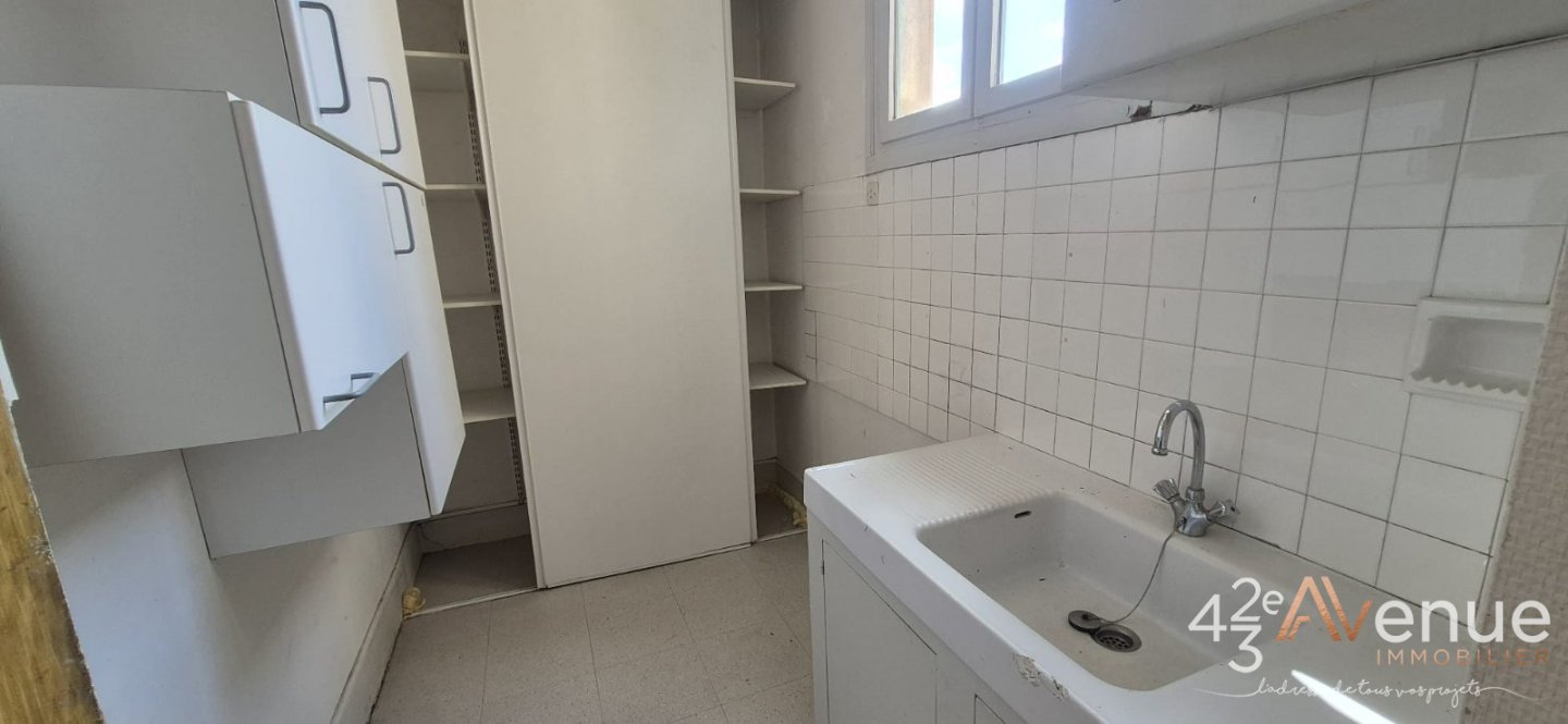 APPARTEMENT T4 A VENDRE - ST ETIENNE CHAVANELLE - 123 m2 - 120 000 &euro;