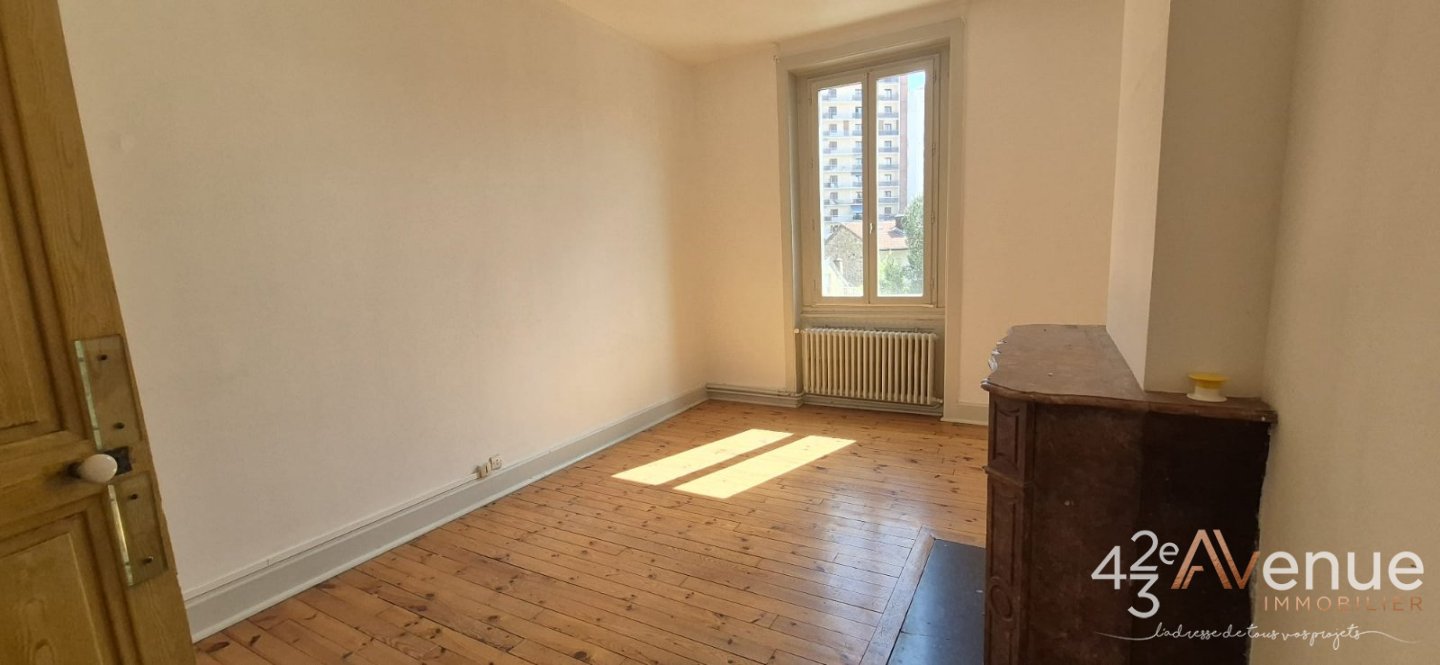 APPARTEMENT T4 A VENDRE - ST ETIENNE CHAVANELLE - 123 m2 - 120 000 &euro;