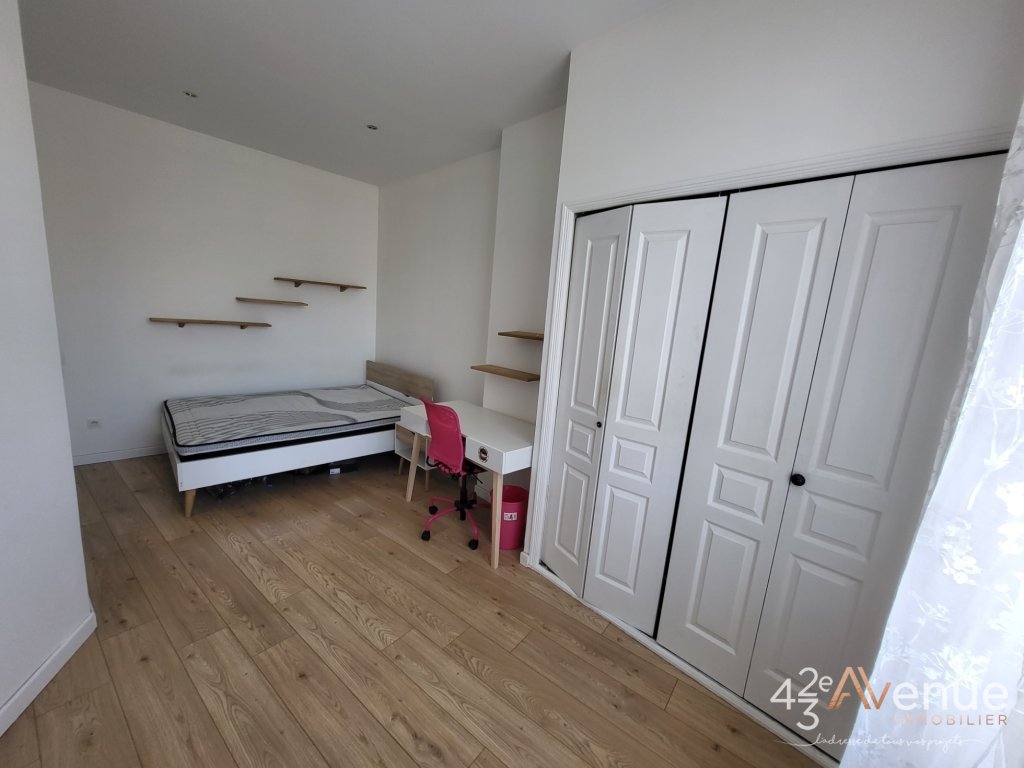 Appartement DUPLEX avec Terrasse Tropzienne A VENDRE - ST ETIENNE FACULTE   CENTRE DEUX - 147.25 m2 - 175000€