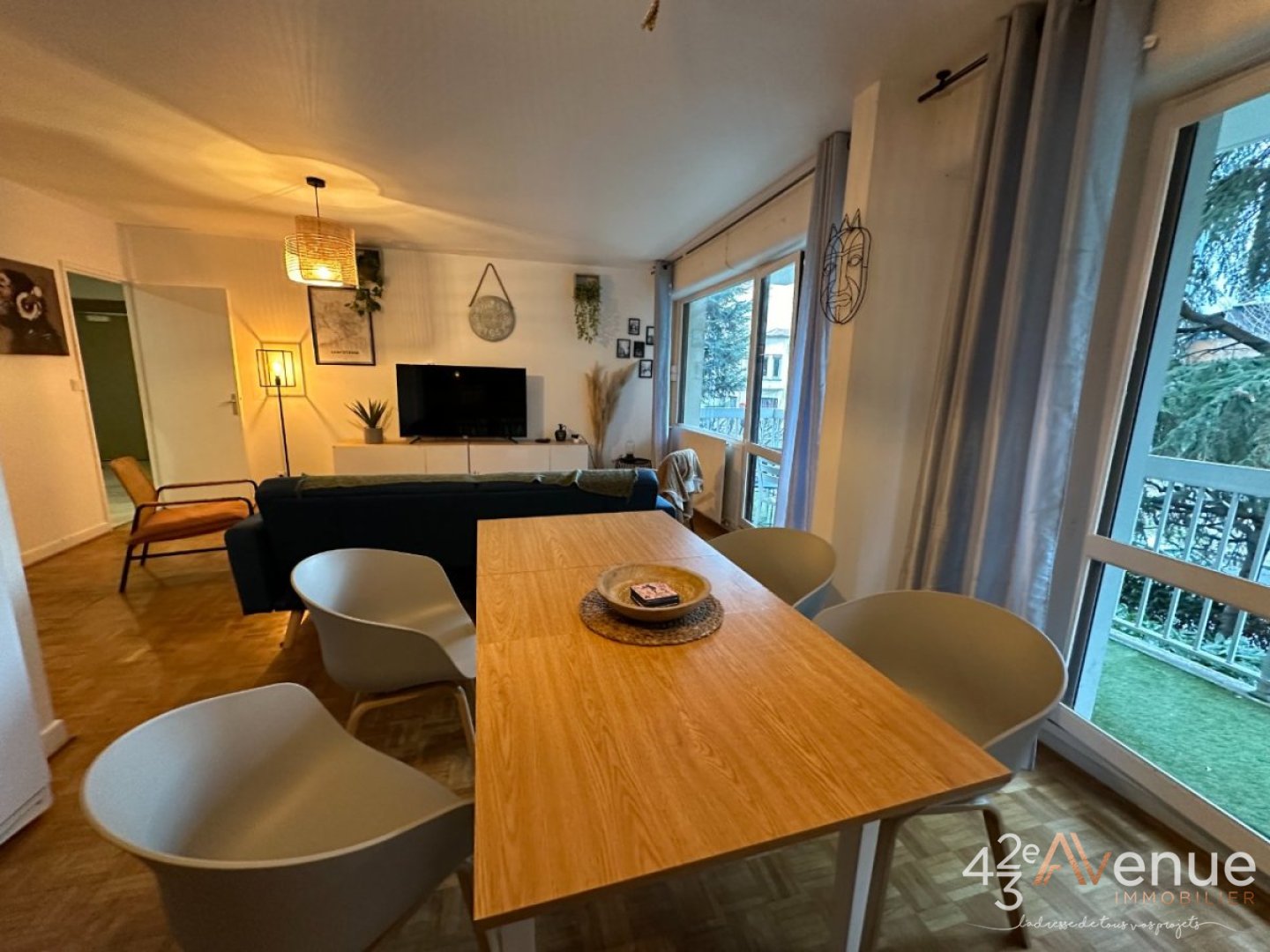 Appartement 87,44M place de parking - ST ETIENNE FACULTE   CENTRE DEUX - 87.7 m2 - 135000€