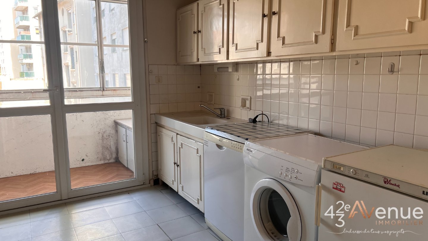 APPARTEMENT T4 A VENDRE - ST ETIENNE FACULTE   CENTRE DEUX - 80 m2 - 99�000�&euro;