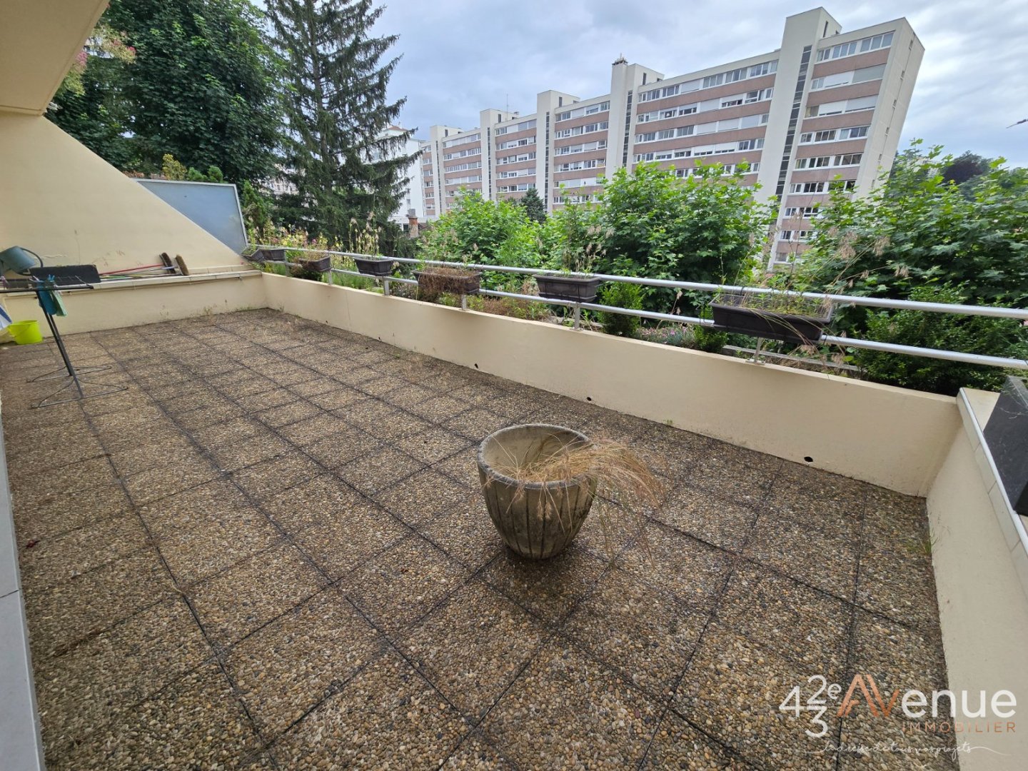 APPARTEMENT T4 A VENDRE - ST ETIENNE FAURIEL - 118 m2 - 262500€