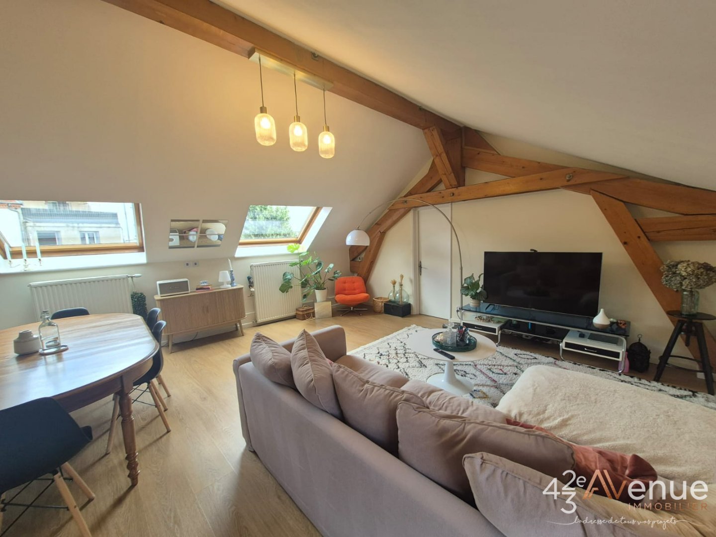 APPARTEMENT T4 A VENDRE - ST ETIENNE FAURIEL - 118.5 m2 - 220 000 €