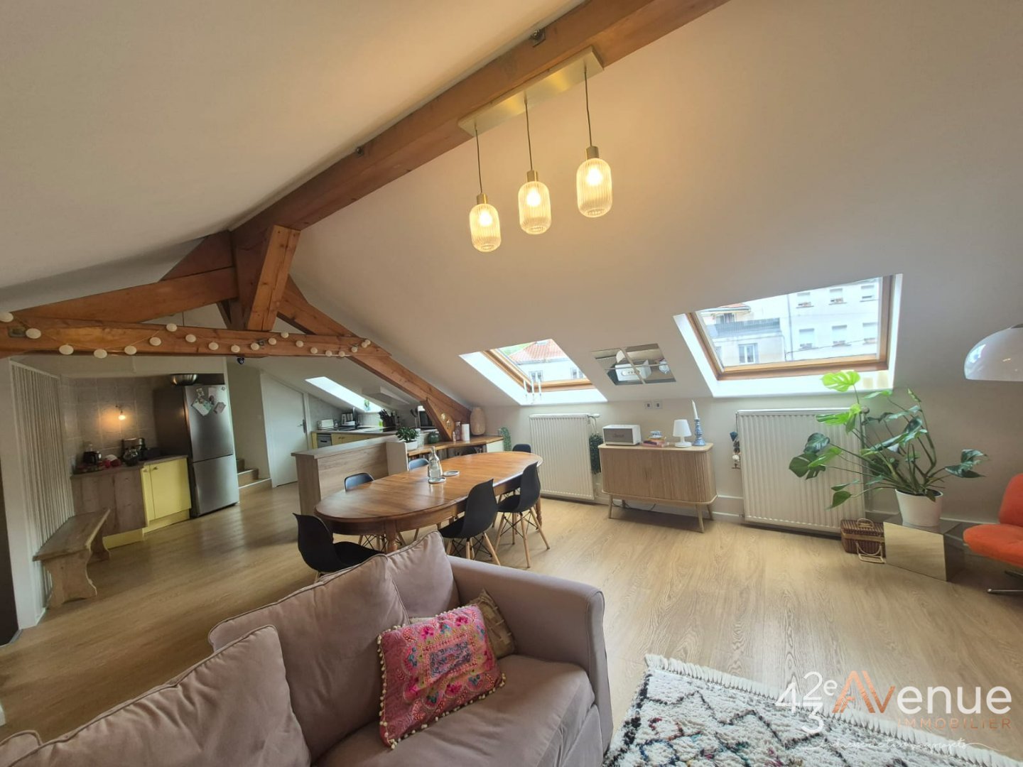 APPARTEMENT T4 A VENDRE - ST ETIENNE FAURIEL - 118.5 m2 - 220 000 €