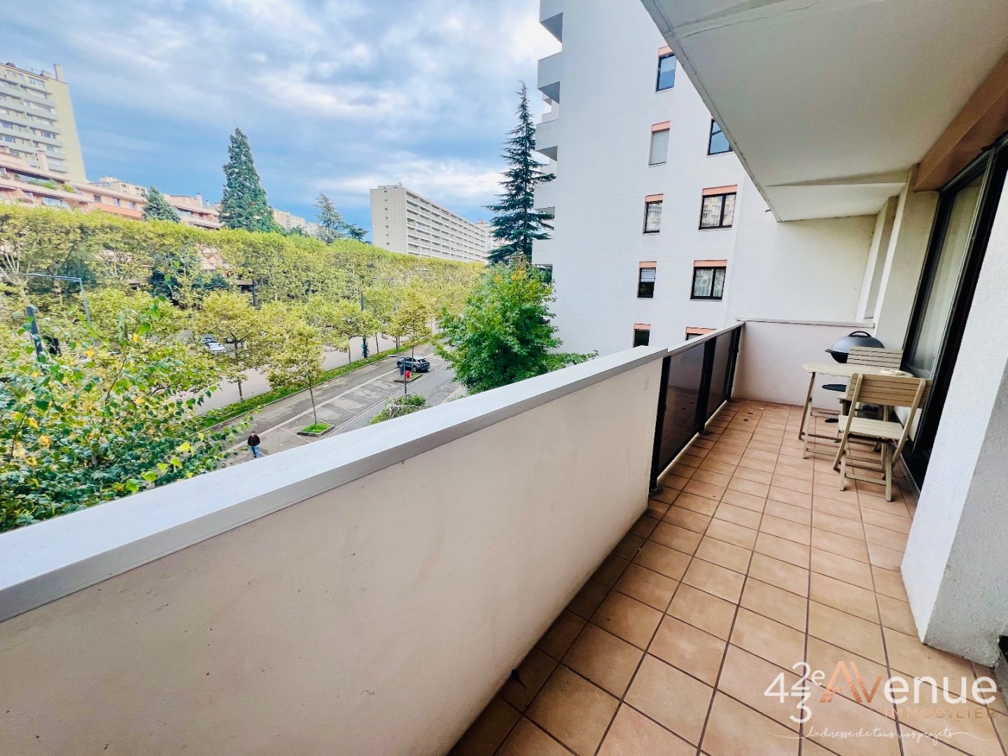 F4 De 102 m2 avec balcon A VENDRE - ST ETIENNE FAURIEL - 102.46 m2 - 189 000 €