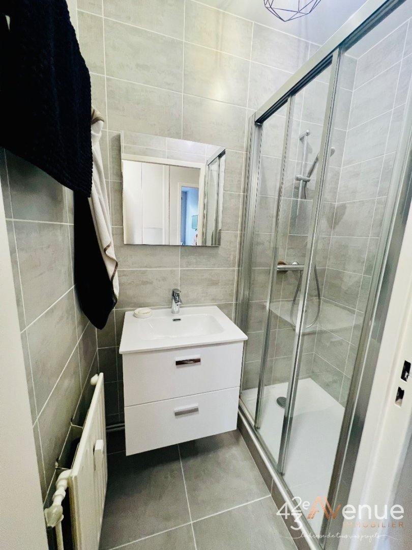 F4 De 102 m2 avec balcon A VENDRE - ST ETIENNE FAURIEL - 102.46 m2 - 189 000 €