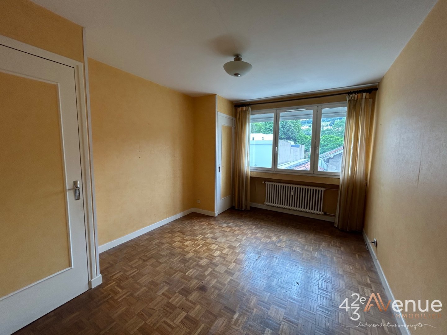 APPARTEMENT T4 A VENDRE - ST ETIENNE FAURIEL - 98 m2 - 110 000 &euro;