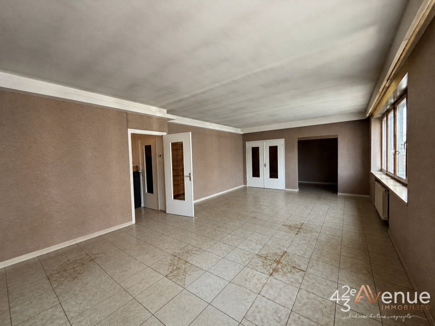 APPARTEMENT T4 A VENDRE - ST ETIENNE FAURIEL - 140 m2 - 180 000 &euro;