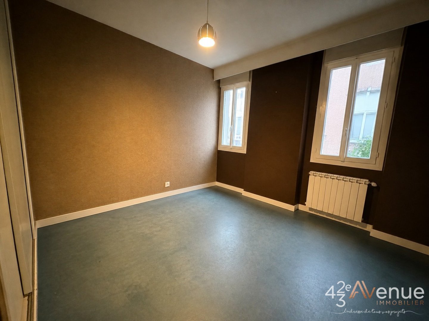 APPARTEMENT T4 A VENDRE - ST ETIENNE FAURIEL - 140 m2 - 180 000 &euro;