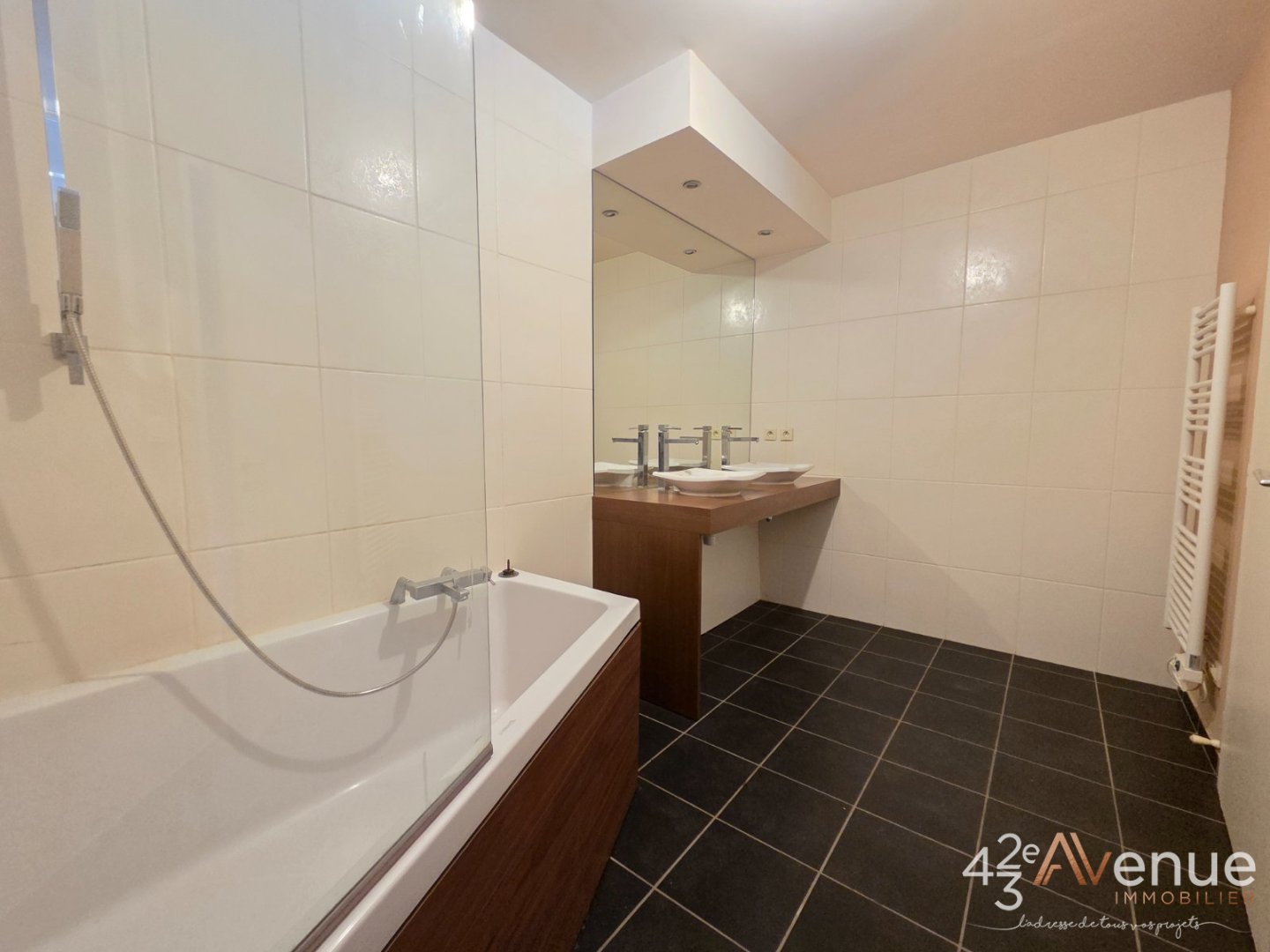 APPARTEMENT T4 A VENDRE - ST ETIENNE FOURNEYRON - 100.31 m2 - 165 000 &euro;