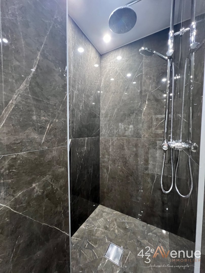 F4 De 94 m2 avec balcon - ST ETIENNE Haut de Fauriel - 94 m2 - VENDU