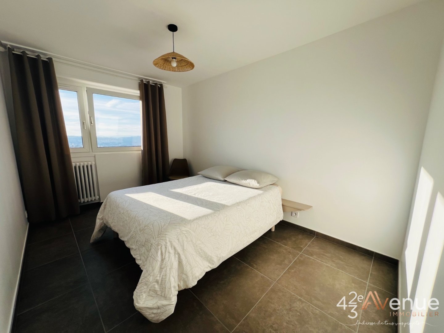 F4 De 94 m2 avec balcon - ST ETIENNE Haut de Fauriel - 94 m2 - VENDU