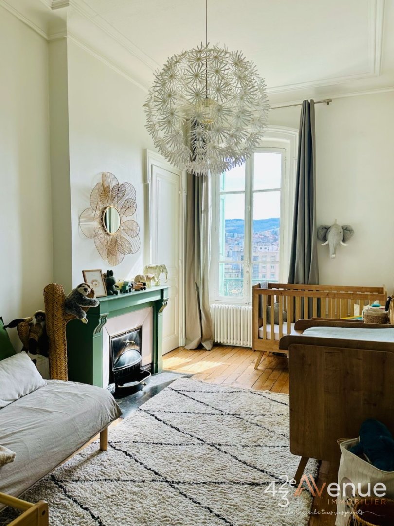 F4 de 146 m2 sur les hauteurs d Albert Thomas A VENDRE - ST ETIENNE Hauteur de la place Albert Thomas - 147.37 m2 - 230 000 €