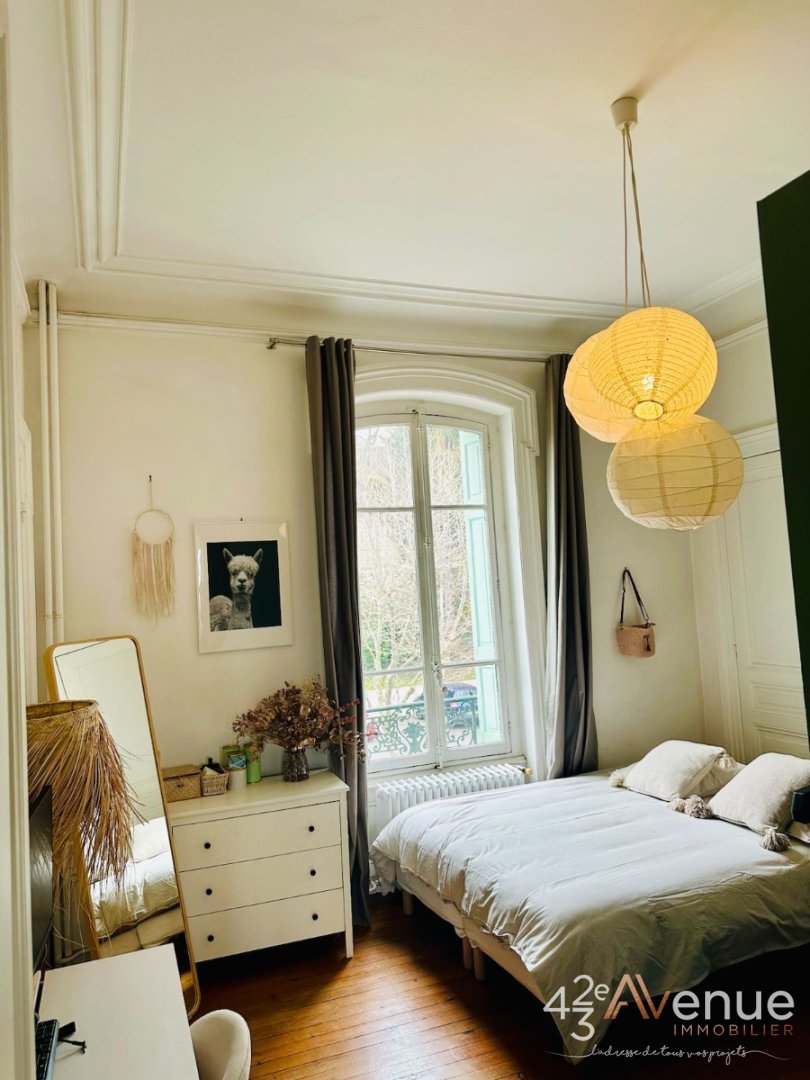 F4 de 146 m2 sur les hauteurs d Albert Thomas A VENDRE - ST ETIENNE Hauteur de la place Albert Thomas - 147.37 m2 - 230 000 €