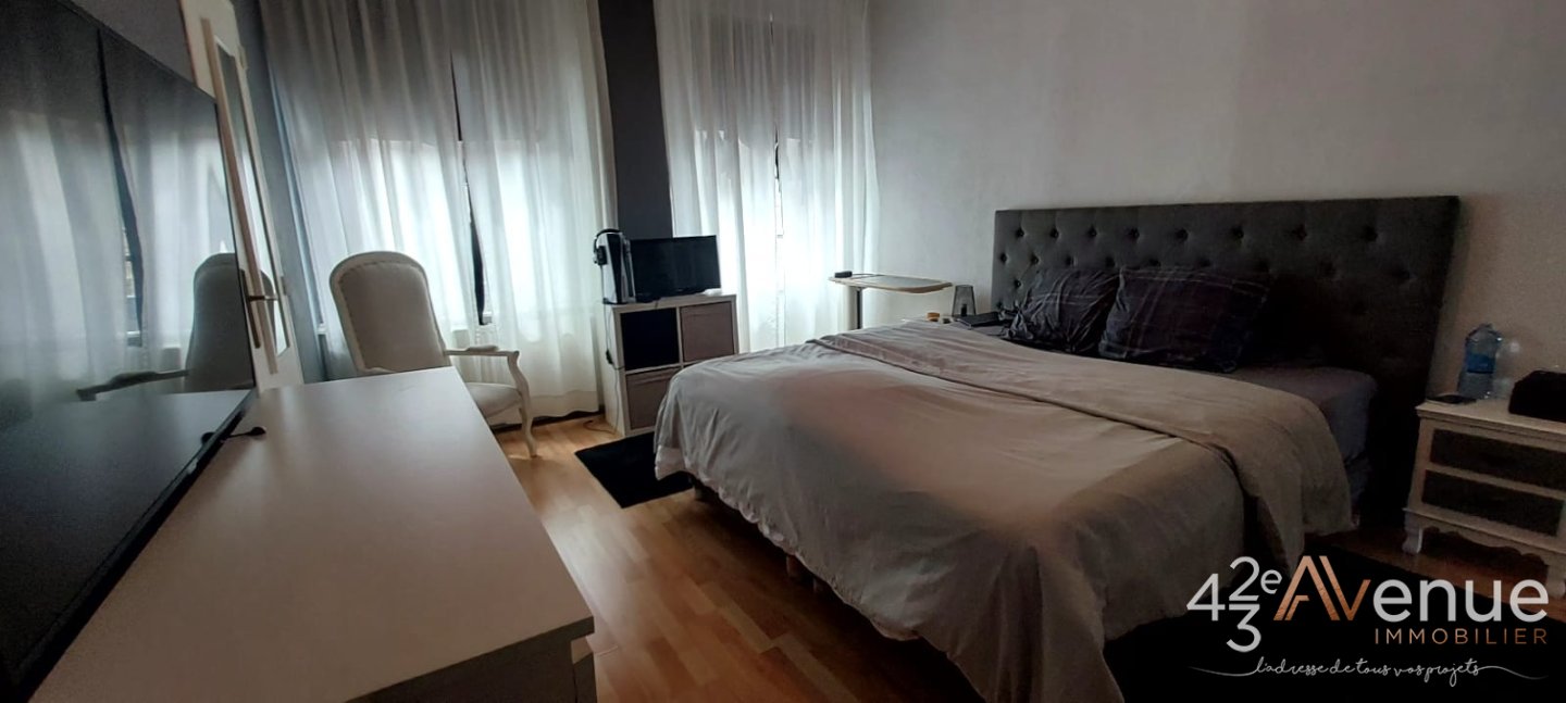 T4 Proximit place Jacquard - ST ETIENNE JACQUARD - 127 m2 - 109000€