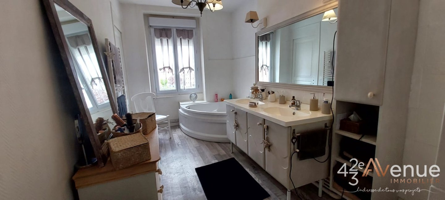 T4 Proximit place Jacquard - ST ETIENNE JACQUARD - 127 m2 - 109000€