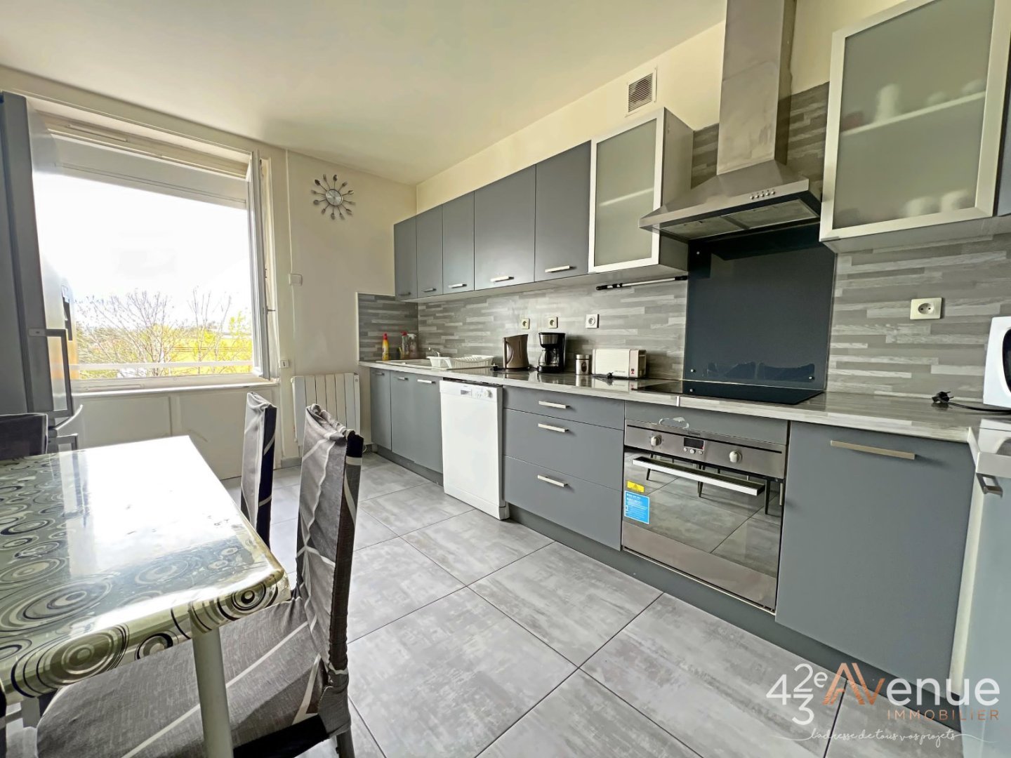 APPARTEMENT T4 A VENDRE - ST ETIENNE MONTHIEU - 96.81 m2 - 95000€