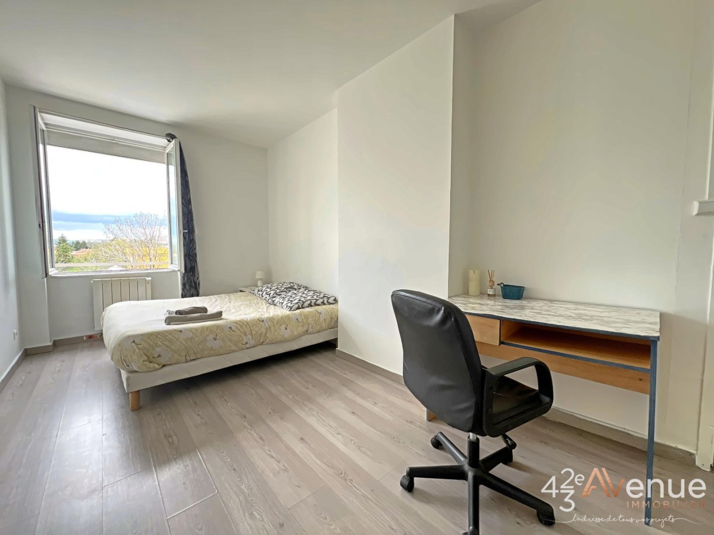 APPARTEMENT T4 A VENDRE - ST ETIENNE MONTHIEU - 96.81 m2 - 95000€