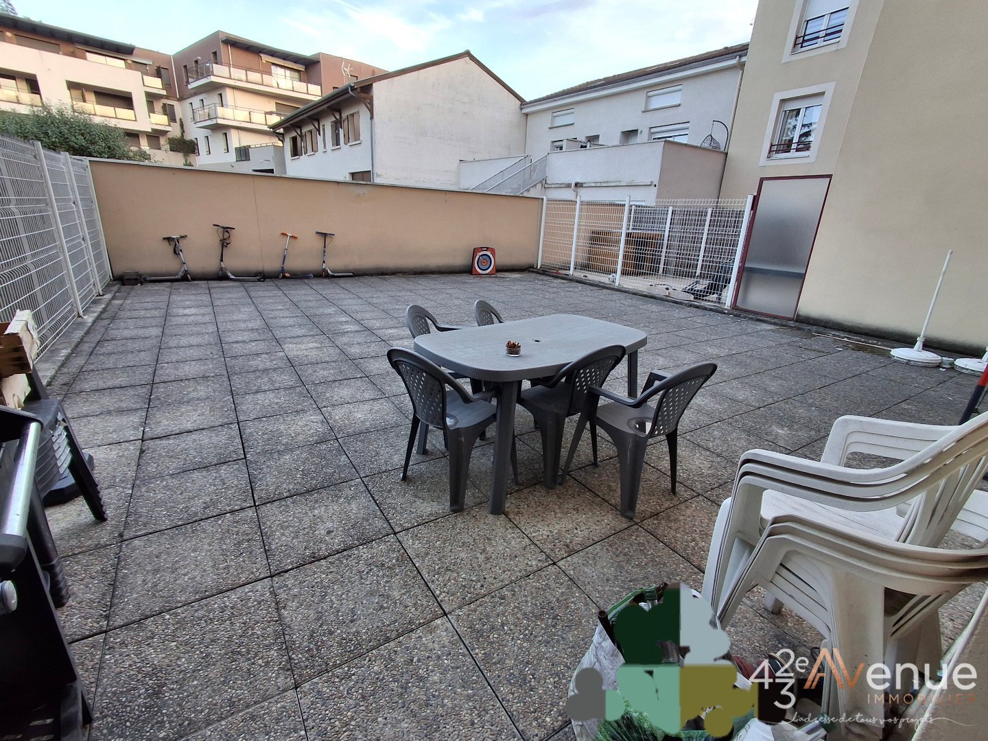 APPARTEMENT T4 A VENDRE - ST JUST ST RAMBERT SAINT JUST - 81.81 m2 - 215�000�&euro;