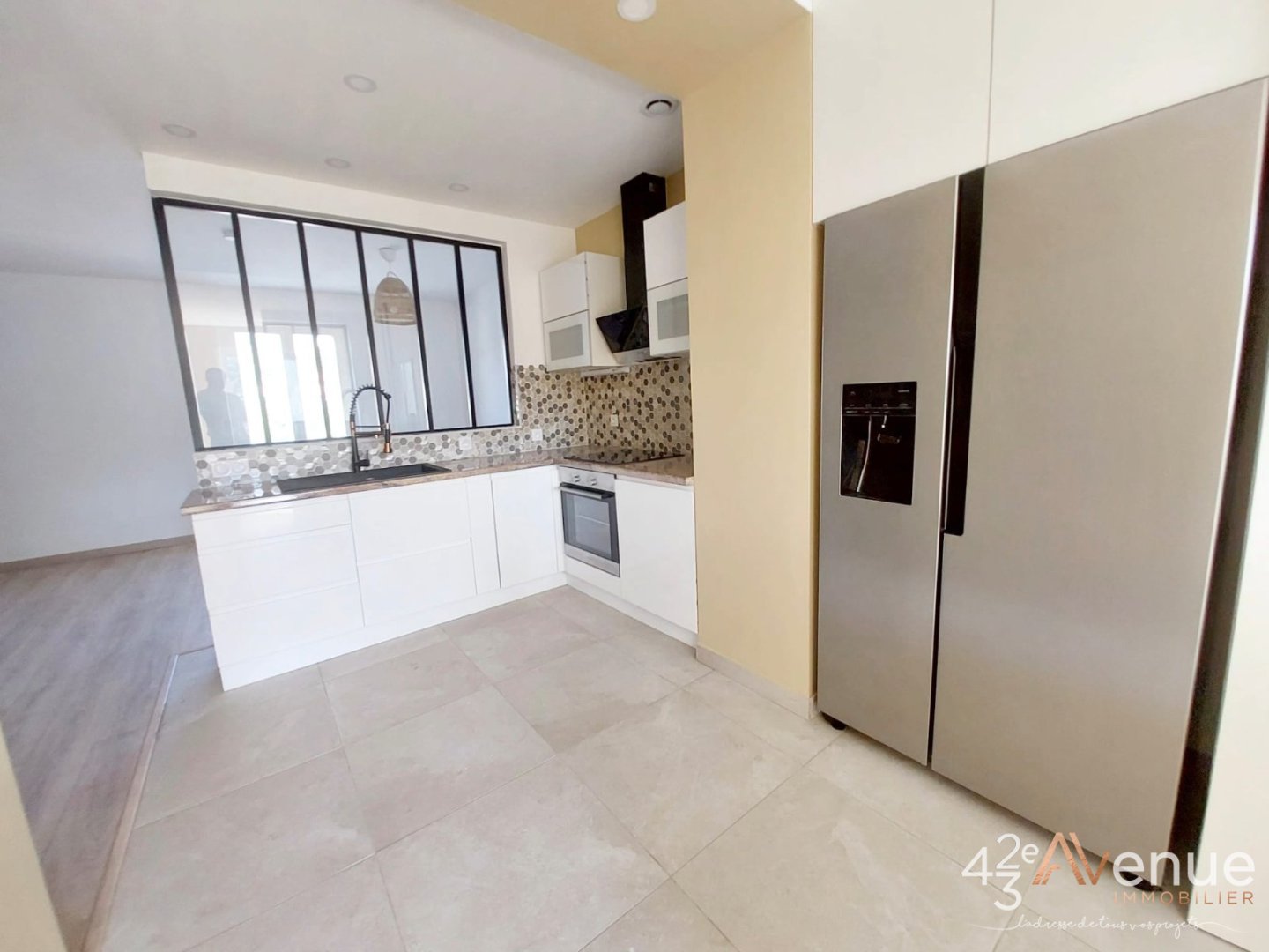 APPARTEMENT DE TYPE 4 AVEC GARAGE A VENDRE - UNIEUX - 84 m2 - 139000€