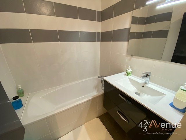 APPARTEMENT T5 A LOUER - ANDREZIEUX BOUTHEON - 86.6 m2 - 910�&euro; charges comprises par mois