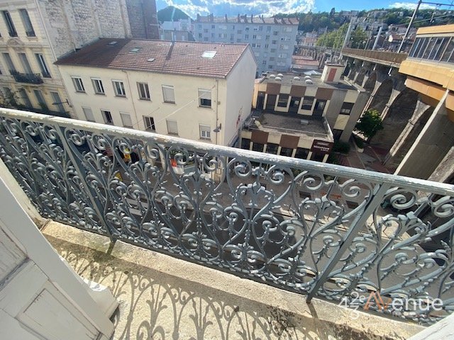 APPARTEMENT T5 A LOUER - ST ETIENNE PLACE CARNOT - 101.1 m2 - 773 &euro; charges comprises par mois