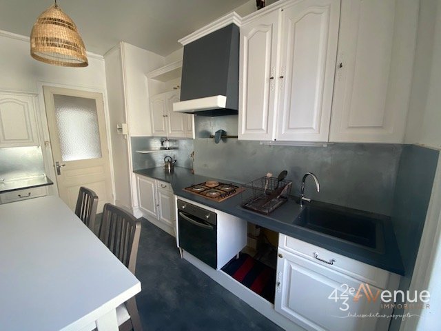 APPARTEMENT T5 A LOUER - ST ETIENNE PLACE CARNOT - 101.1 m2 - 773 &euro; charges comprises par mois