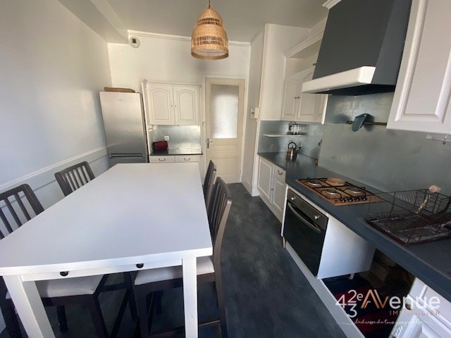 APPARTEMENT T5 A LOUER - ST ETIENNE PLACE CARNOT - 101.1 m2 - 773 &euro; charges comprises par mois