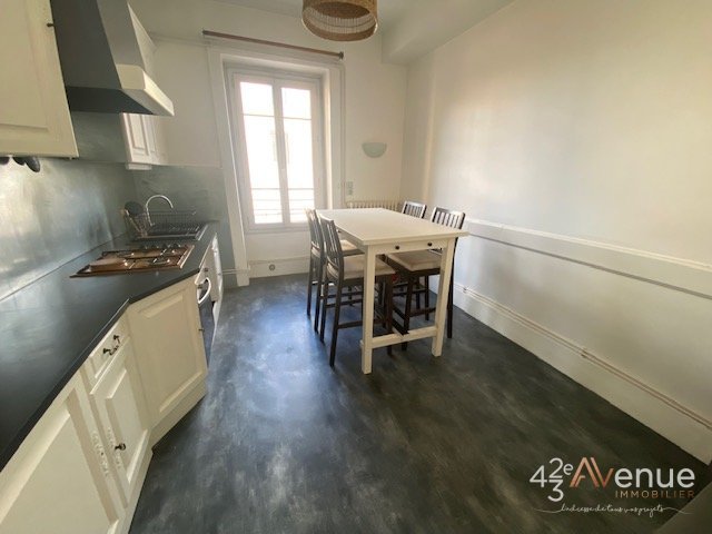 APPARTEMENT T5 A LOUER - ST ETIENNE PLACE CARNOT - 101.1 m2 - 773 &euro; charges comprises par mois