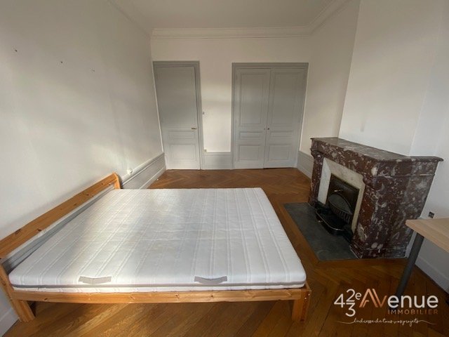APPARTEMENT T5 A LOUER - ST ETIENNE PLACE CARNOT - 101.1 m2 - 773 &euro; charges comprises par mois