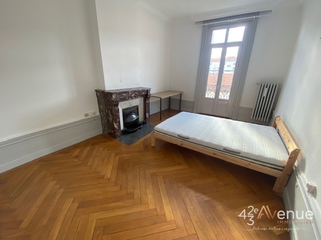 APPARTEMENT T5 A LOUER - ST ETIENNE PLACE CARNOT - 101.1 m2 - 773 &euro; charges comprises par mois