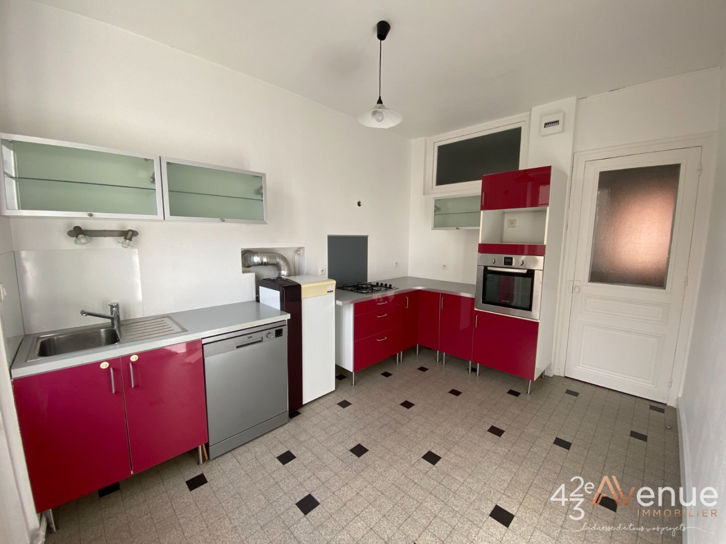 APPARTEMENT T5 A LOUER - ST ETIENNE QUARTIER TREFILERIE - 110 m2 - 700 &euro; charges comprises par mois
