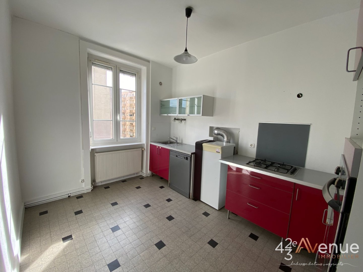 APPARTEMENT T5 A LOUER - ST ETIENNE QUARTIER TREFILERIE - 110 m2 - 700 &euro; charges comprises par mois