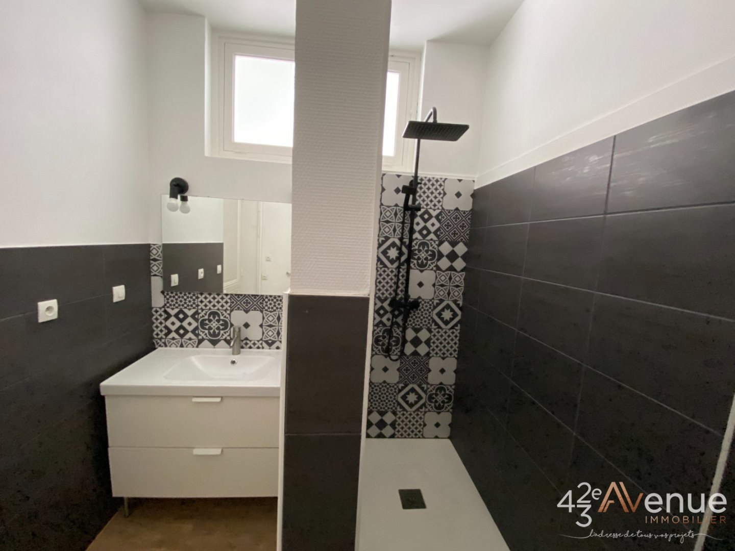 APPARTEMENT T5 A LOUER - ST ETIENNE QUARTIER TREFILERIE - 110 m2 - 700 &euro; charges comprises par mois