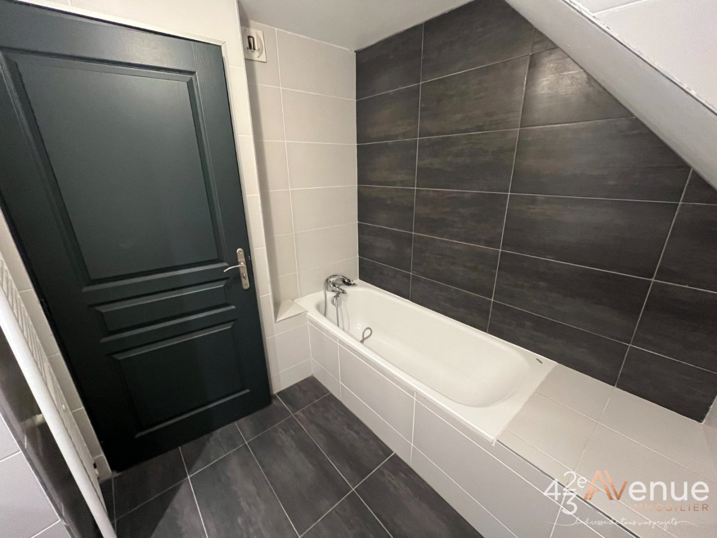 APPARTEMENT T5 A LOUER - ST ETIENNE QUARTIER URSULES - 113.69 m2 - 1�035�&euro; charges comprises par mois