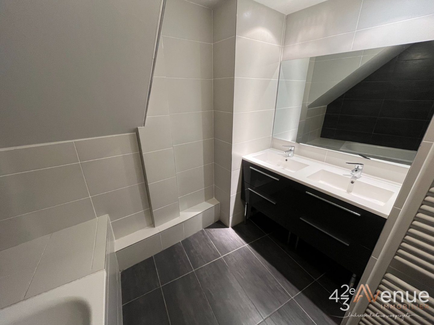 APPARTEMENT T5 A LOUER - ST ETIENNE QUARTIER URSULES - 113.69 m2 - 1�035�&euro; charges comprises par mois