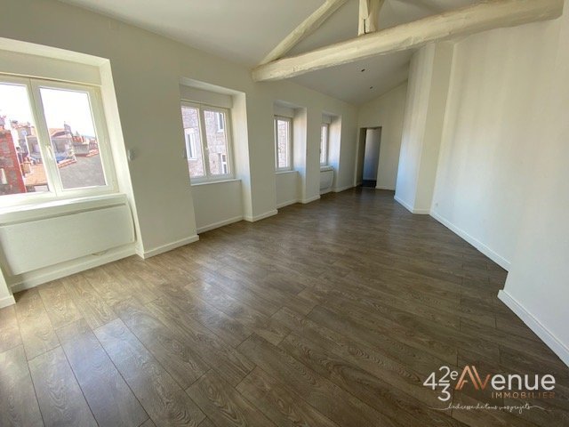 APPARTEMENT T5 A LOUER - ST ETIENNE SECTEUR PIETONS - 103.68 m2 - 960 &euro; charges comprises par mois