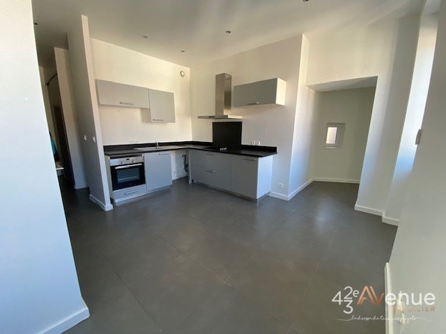 APPARTEMENT T5 A LOUER - ST ETIENNE SECTEUR PIETONS - 103.68 m2 - 960 &euro; charges comprises par mois