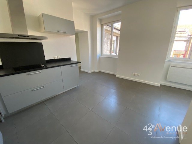 APPARTEMENT T5 A LOUER - ST ETIENNE SECTEUR PIETONS - 103.68 m2 - 960 &euro; charges comprises par mois