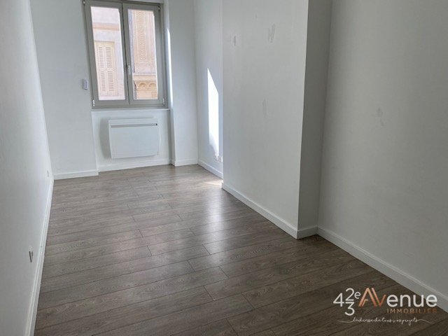 APPARTEMENT T5 A LOUER - ST ETIENNE SECTEUR PIETONS - 103.68 m2 - 960 &euro; charges comprises par mois