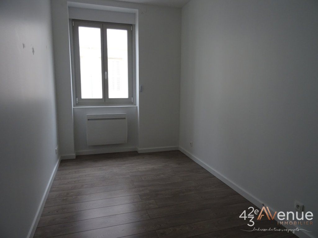 APPARTEMENT T5 A LOUER - ST ETIENNE SECTEUR PIETONS - 103.68 m2 - 960 &euro; charges comprises par mois