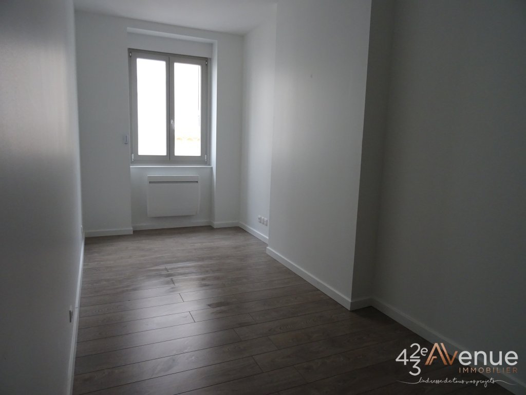 APPARTEMENT T5 A LOUER - ST ETIENNE SECTEUR PIETONS - 103.68 m2 - 960 &euro; charges comprises par mois