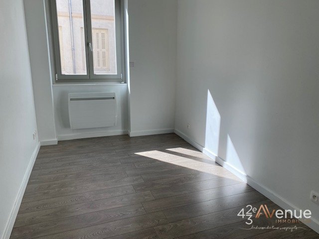 APPARTEMENT T5 A LOUER - ST ETIENNE SECTEUR PIETONS - 103.68 m2 - 960 &euro; charges comprises par mois