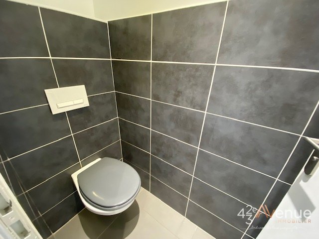 APPARTEMENT T5 A LOUER - ST ETIENNE SECTEUR PIETONS - 103.68 m2 - 960 &euro; charges comprises par mois