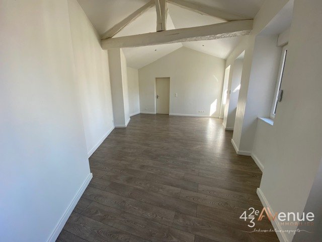 APPARTEMENT T5 A LOUER - ST ETIENNE SECTEUR PIETONS - 103.68 m2 - 960 &euro; charges comprises par mois