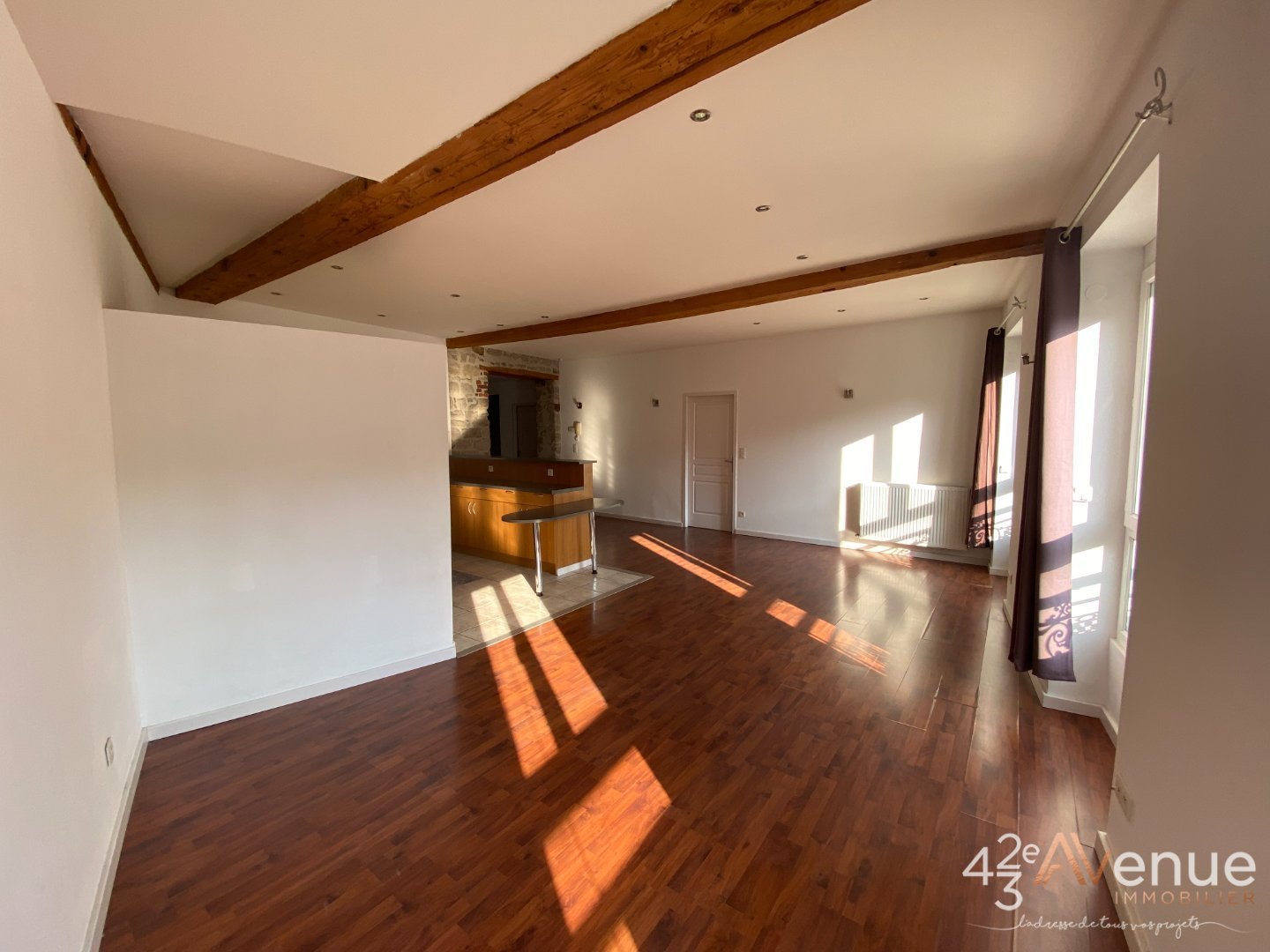 APPARTEMENT T5 A LOUER - ST ETIENNE URSULES/GAMBETTA - 106.7 m2 - 800 € charges comprises par mois