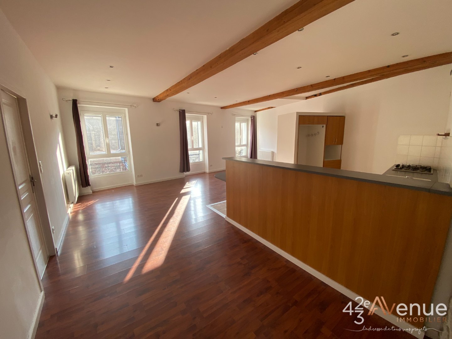 APPARTEMENT T5 A LOUER - ST ETIENNE URSULES/GAMBETTA - 106.7 m2 - 800 € charges comprises par mois