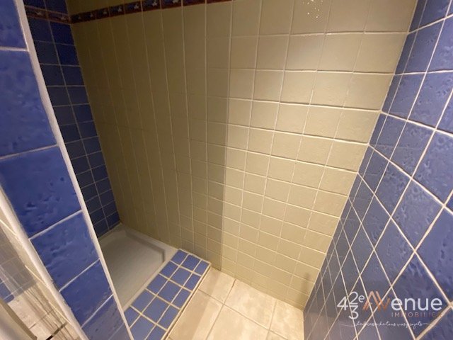 APPARTEMENT T5 A LOUER - ST ETIENNE URSULES/GAMBETTA - 106.7 m2 - 800 € charges comprises par mois