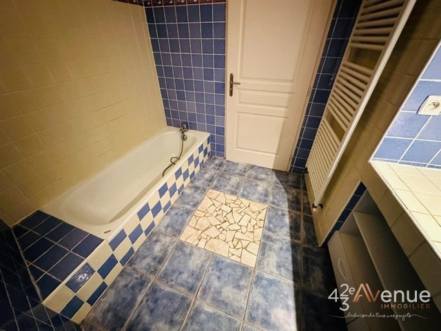 APPARTEMENT T5 - ST ETIENNE URSULES/GAMBETTA - 106.7 m2 - LOU&Eacute;