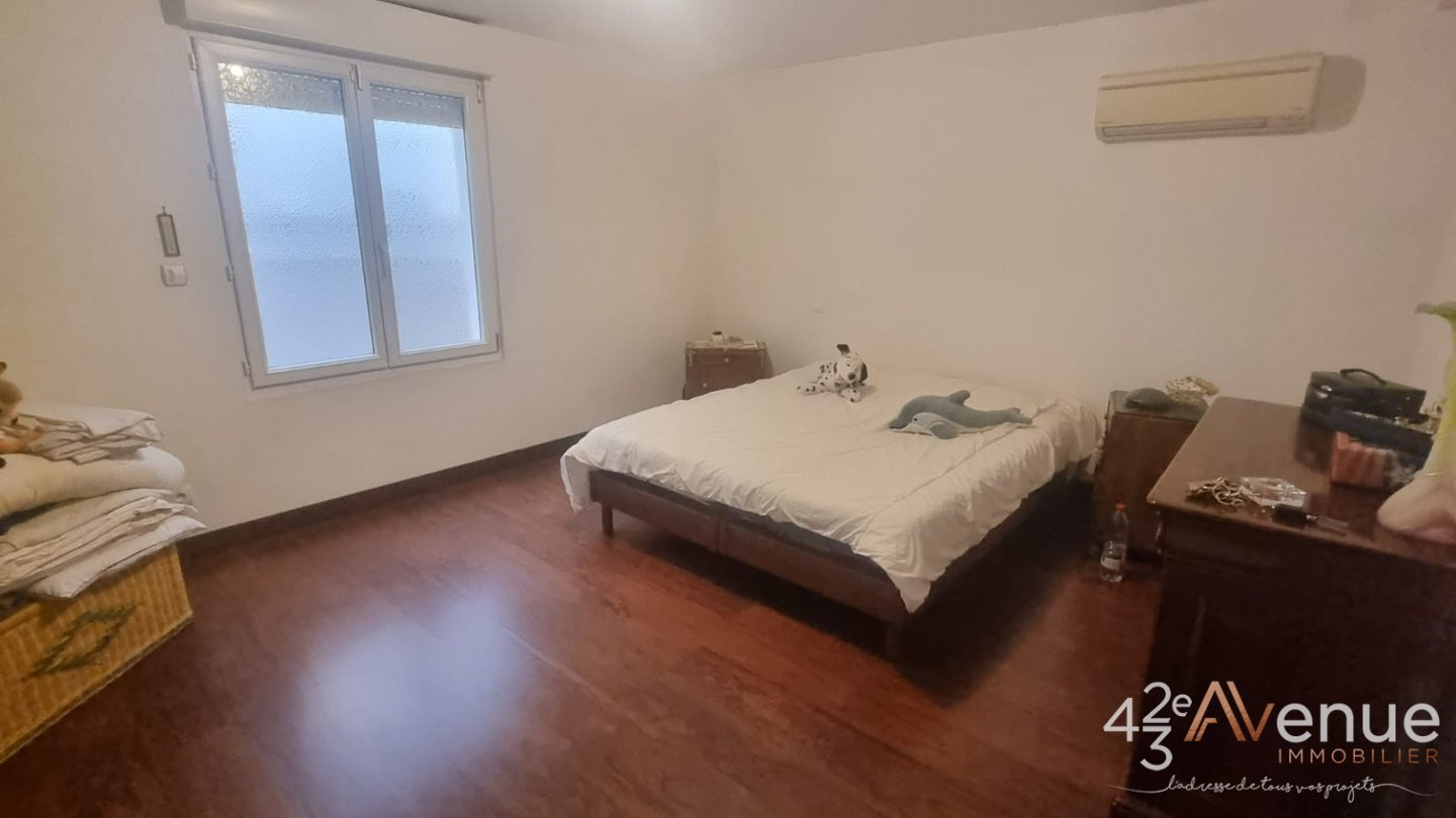 Grand appartement F5 de 270m,Terrasse de 70m, places privative en sous-sol